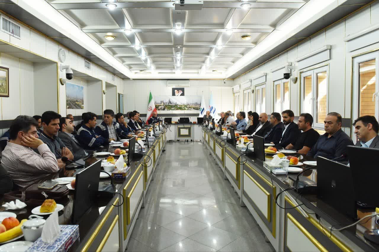 بررسی ظرفیت سازندگان و قطعه‌سازان آذربایجان شرقی برای تأمین نیازهای پتروشیمی تبریز