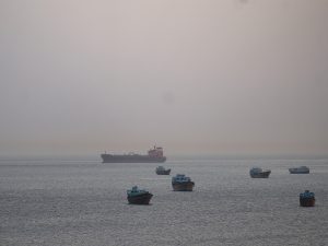برخورد پرتابه ناشناس با نفتکش حامل نفت خام در شرق عمان
