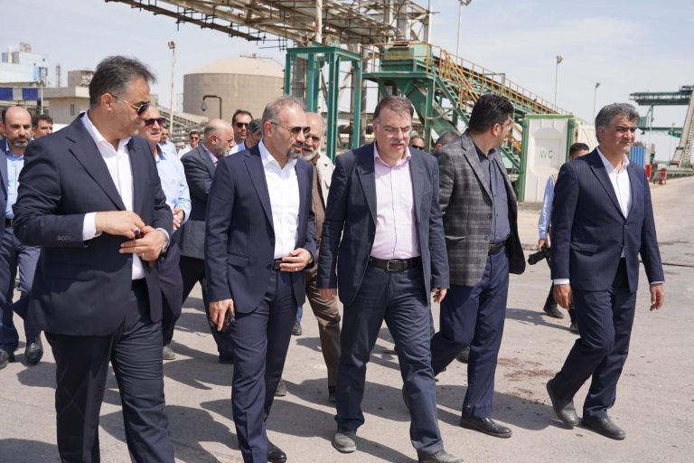 بازدید مدیرعامل شرکت ملی صنایع پتروشیمی از بندر پتروشیمی ماهشهر