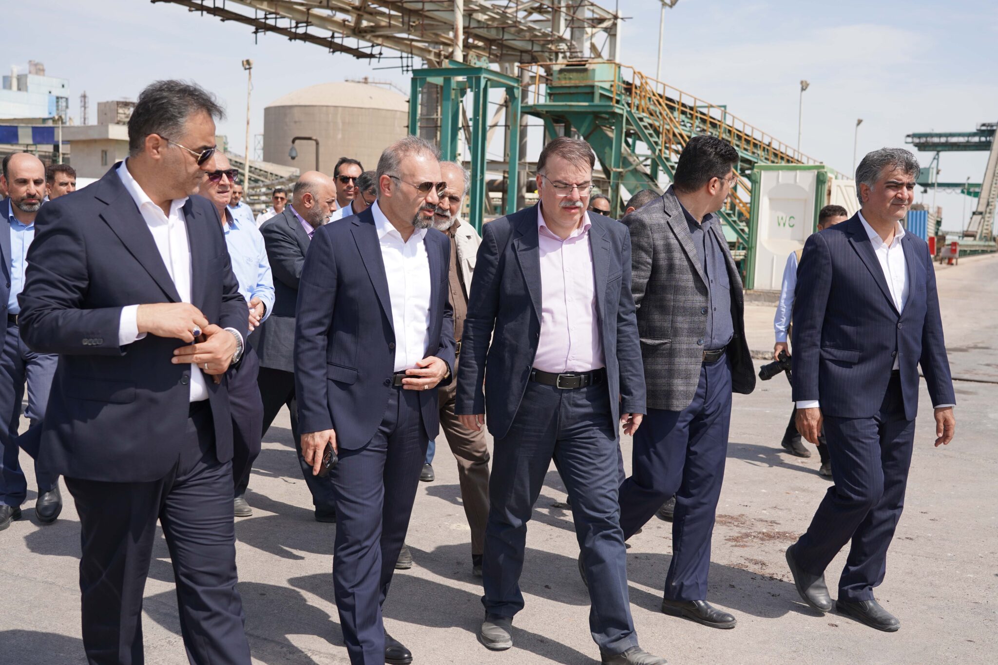 بازدید مدیرعامل شرکت ملی صنایع پتروشیمی از بندر پتروشیمی ماهشهر