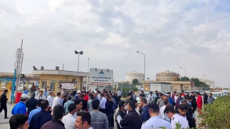 ماجرای کارگران «پایانه‌ها و مخازن پتروشیمی ماهشهر» چیست؟