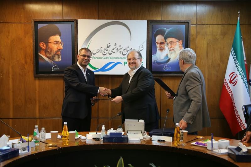 شریعتمداری خواستار ارتقای ظرفیت بازرگانی شرکت‌های پتروشیمی شد