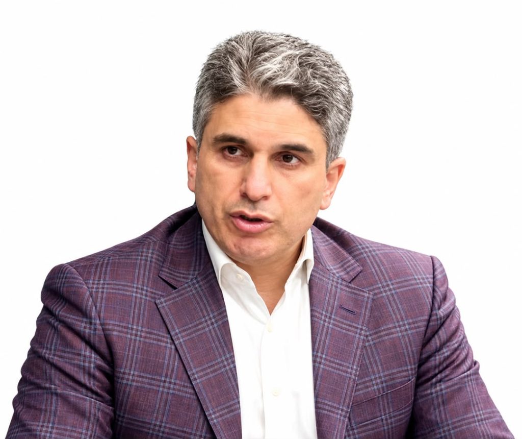 کیان ارثی اینجا، آنجا، همه جا؛ هشت مسئولیت مدیریتی برای یک نفر!
