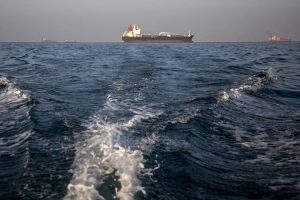 نبرد هرمز تغییر مسیر داد؛ جریان نفت خلیج فارس به ۱۴.۲ میلیون بشکه در روز رسید